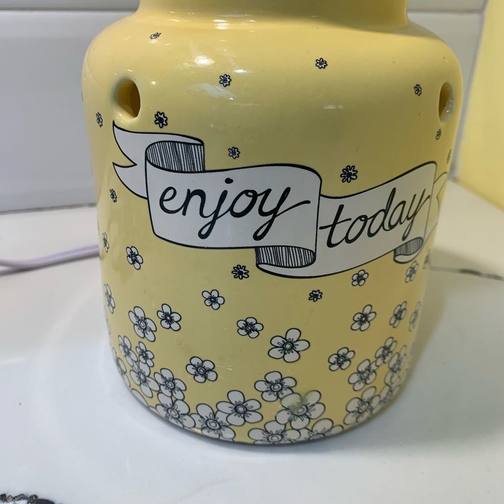 Yellow Ceramic light  with Floral Design - Picture 6 of 8